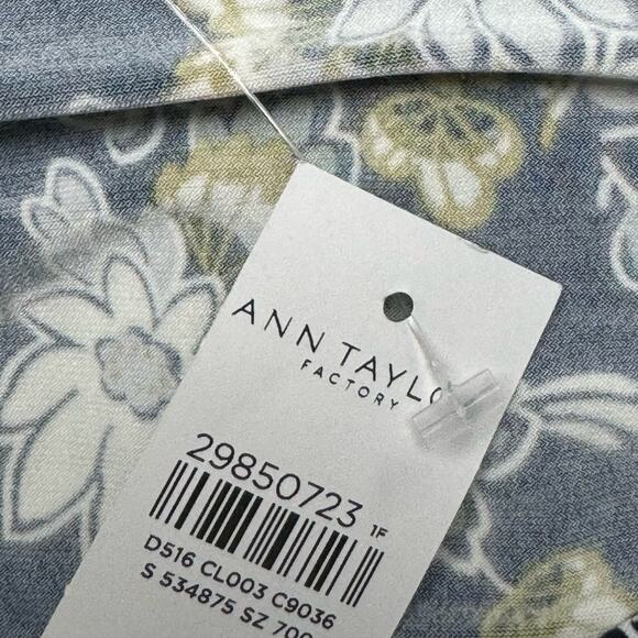 NWT Ann Taylor V-Neck Dress Size Medium - Picture 6 of 9